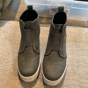 Vespose grey wedges size 7.5